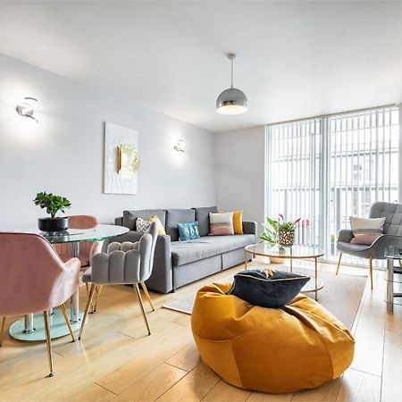 Stunning Apartment With Underground Parking! London Exterior photo