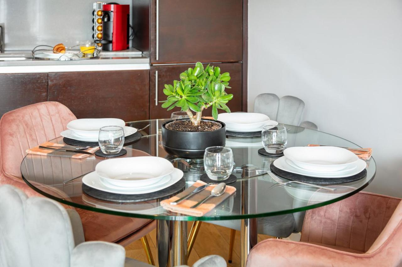 Stunning Apartment With Underground Parking! London Exterior photo