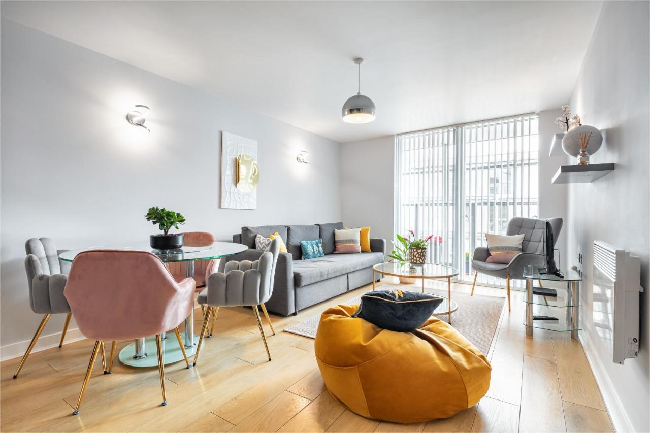 Stunning Apartment With Underground Parking! London Exterior photo