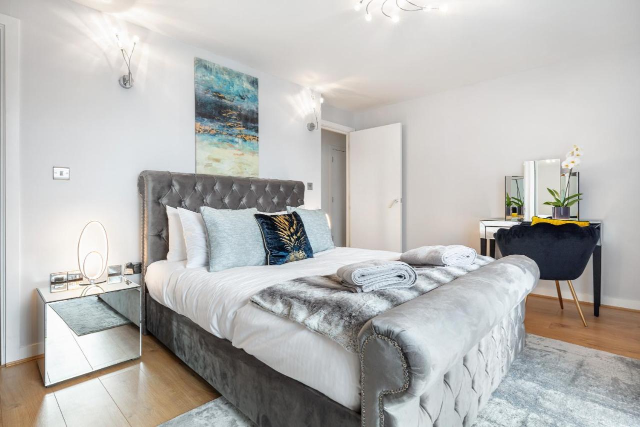 Stunning Apartment With Underground Parking! London Exterior photo