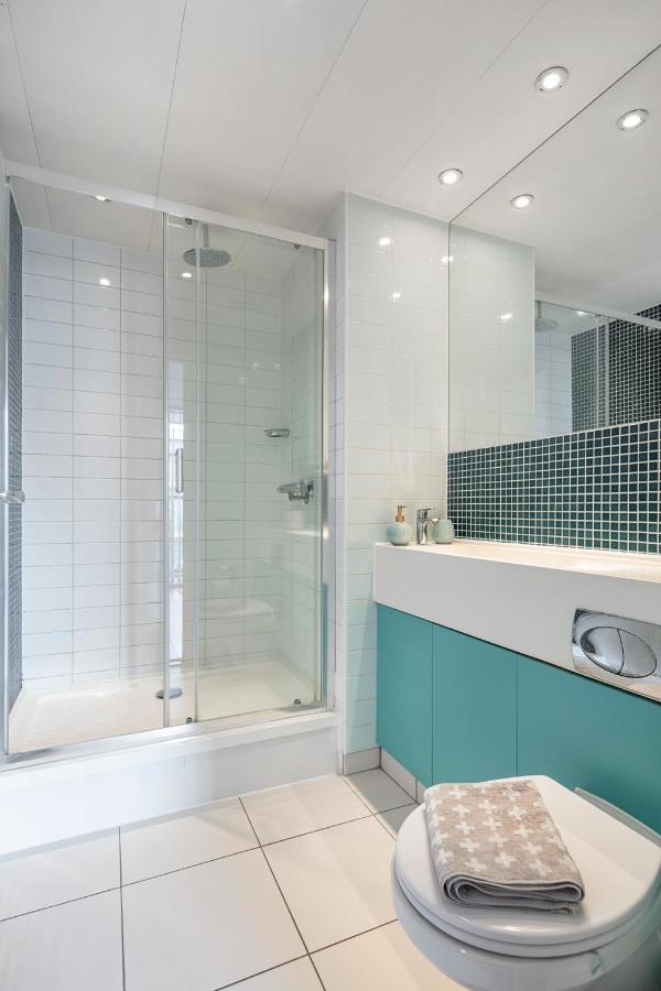 Stunning Apartment With Underground Parking! London Exterior photo