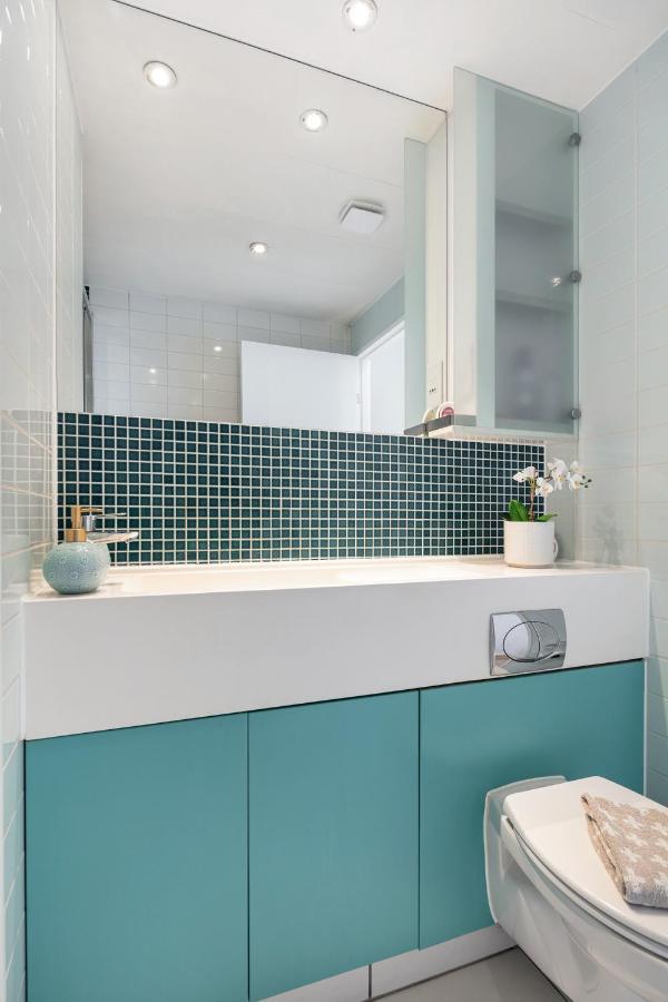 Stunning Apartment With Underground Parking! London Exterior photo