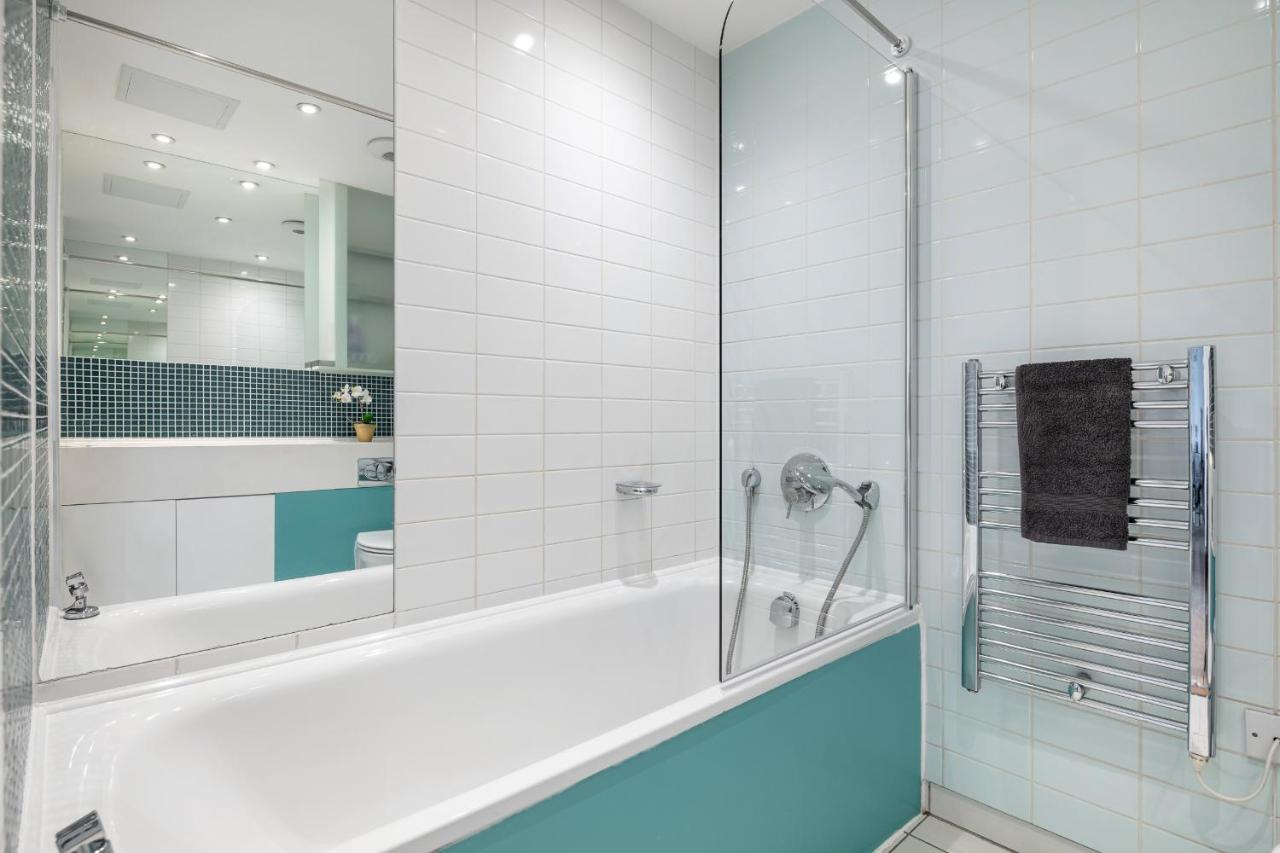 Stunning Apartment With Underground Parking! London Exterior photo