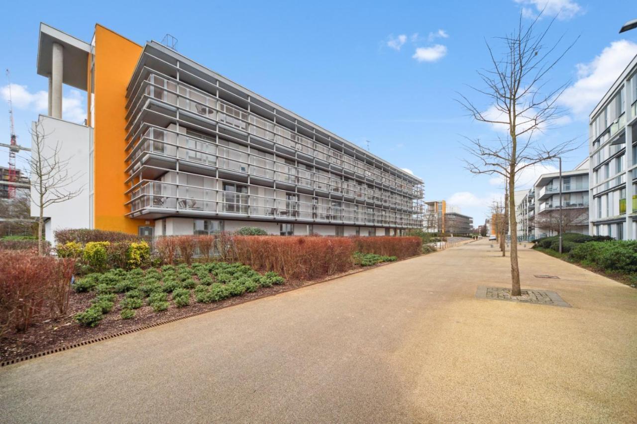Stunning Apartment With Underground Parking! London Exterior photo