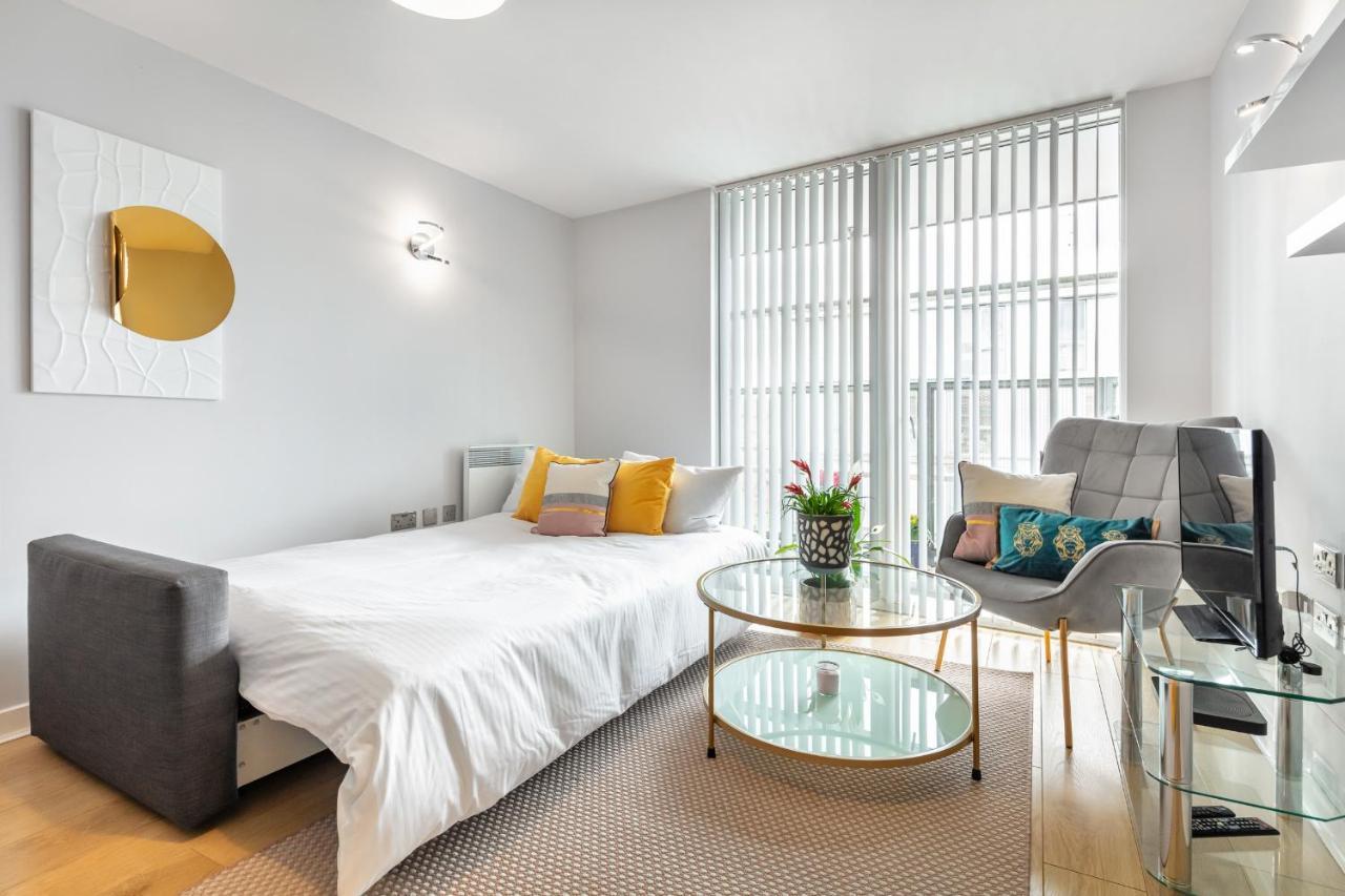 Stunning Apartment With Underground Parking! London Exterior photo